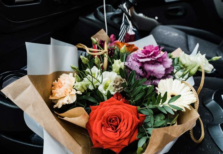 Business home delivery service flower bouquet delivery